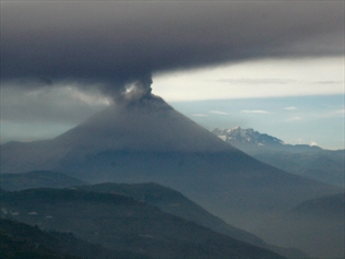 Global Volcano Watch - Page 9 619959-ecuador-declares-volcano-alert