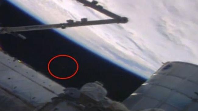 UFO watchers accuse NASA of cover-up after live feed disappears seconds after sighting  394727-0ae90472-2418-11e4-9470-02da78966387