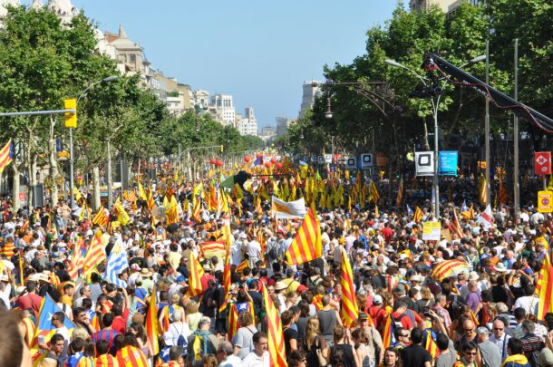 España: un siglo de maldición Manifestaci%C3%B3n-%E2%80%9CSom-Una-Naci%C3%B3-Nosaltres-Decidim%E2%80%9D-tomada-el-10-de-julio-de-2010-por-Merche-P%C3%A9rez-610x405