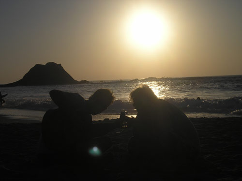 Acordes de Febrero Tocando-en-la-playa