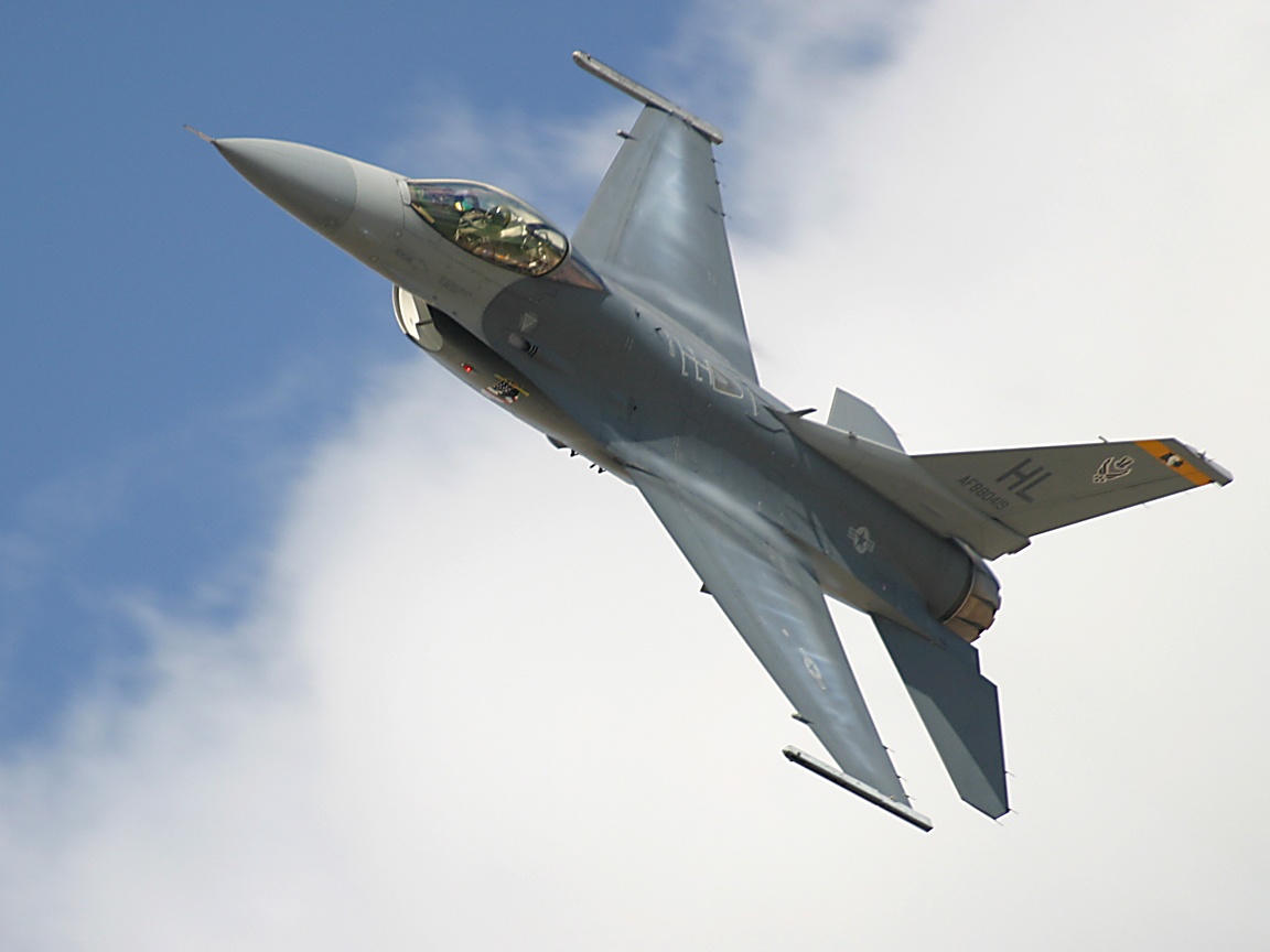 طائرة إف-16 فايتنج فالكون ( F-16 Fighting Falcon)  YumaF16Banking