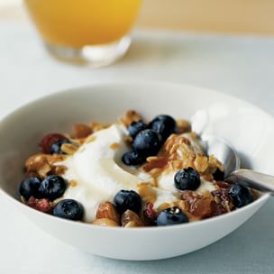 Granola with Greek Yogurt, Blueberries and Rosemary Honey Img26l