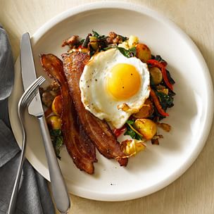 Breakfast Hash with Bell Pepper and Swiss Chard Img68l