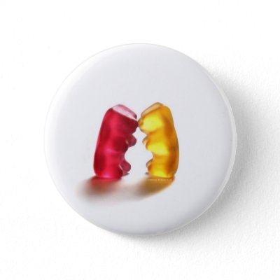 Tu signo zodiacal define como besas. Gummy_bear_kiss_button-p145977633250981351t5sj_400