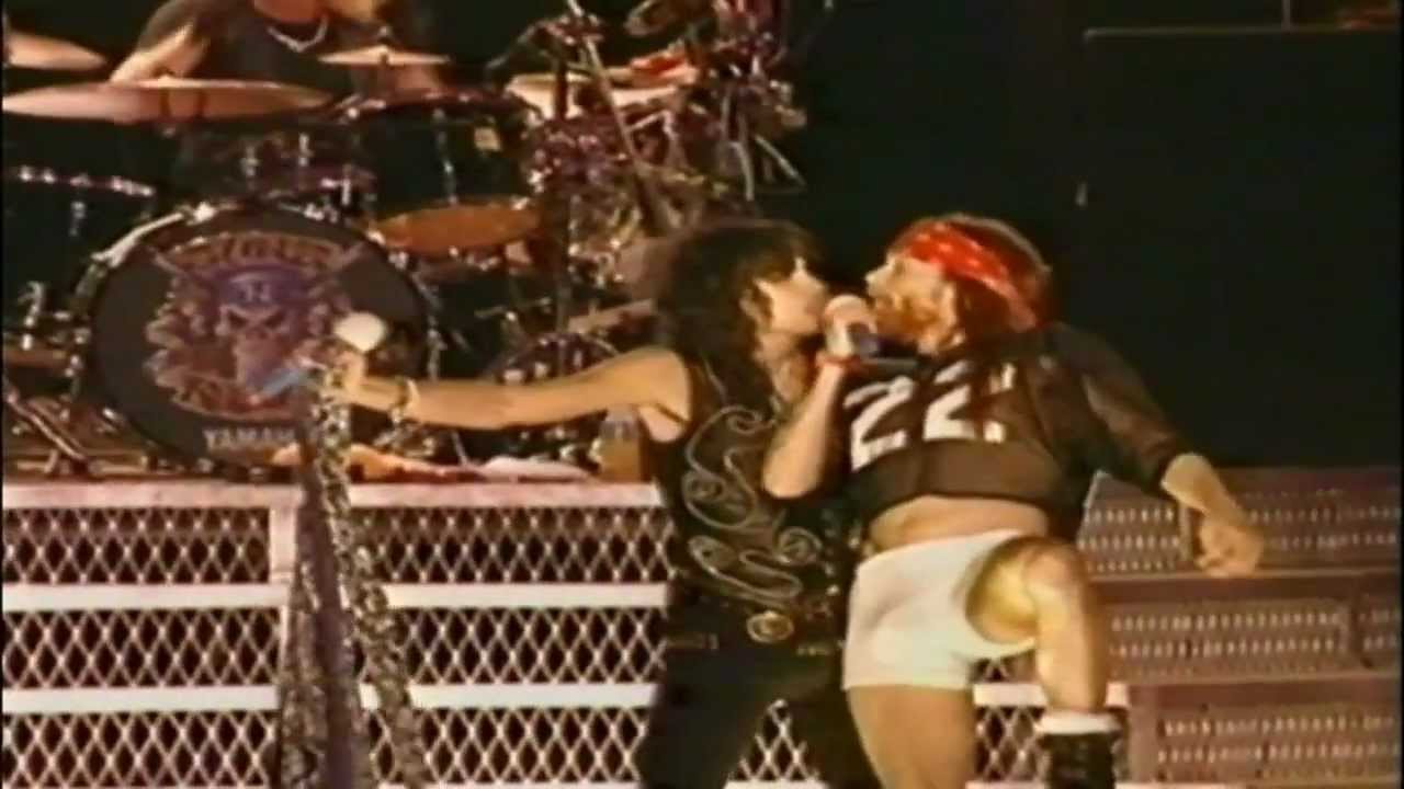 Guns n’ Roses @ París, Francia 1992 (6-junio-1992) Axl-Rose-and-Steven-Tyler