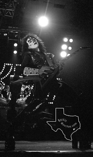 Vinnie Vincent - Page 26 010736_00664_bn_12af7uk6tg0821aaa