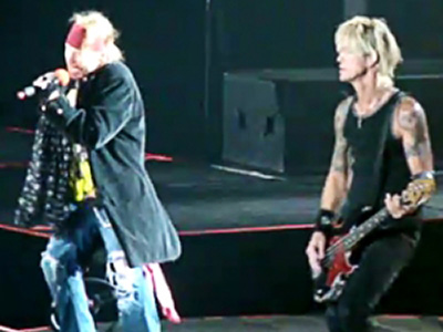 Duff McKagan con Axl Rose juntos en concierto  N2402duffrose