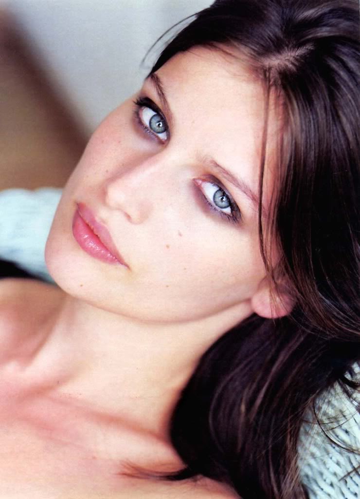 Những Siêu Mẫu Quốc Tế nổi tiếng. Tập 159: Susan Blakely. - Page 6 Laetitia-Casta