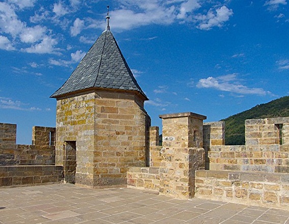 Châteaux - château des Milandes + autres.... 20-Chateau-de-Foix-copie-1-tour-carre