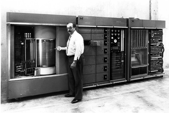 حجم القرص الصلب "hard drive" في عام 1957 !! Ramac