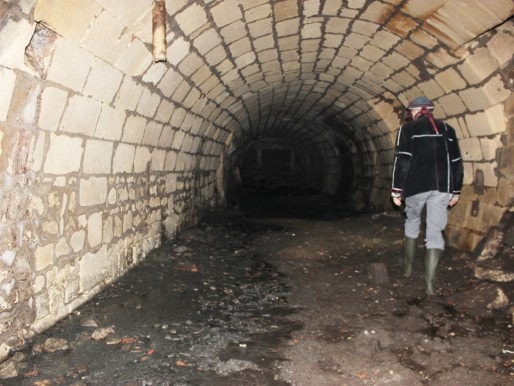 Les secrets enfouis du Bordeaux souterrain / Article RUE89 Bordeaux Egout-514x386