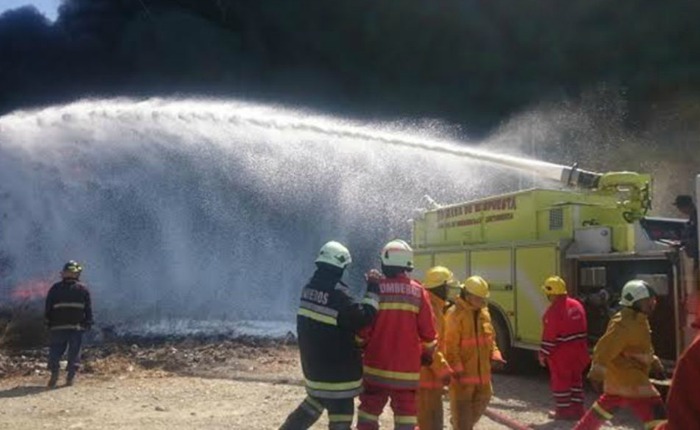 NOTICIA DE VENEZUELA  - Página 36 Incendio-Barinas-Bomberos-Municipales