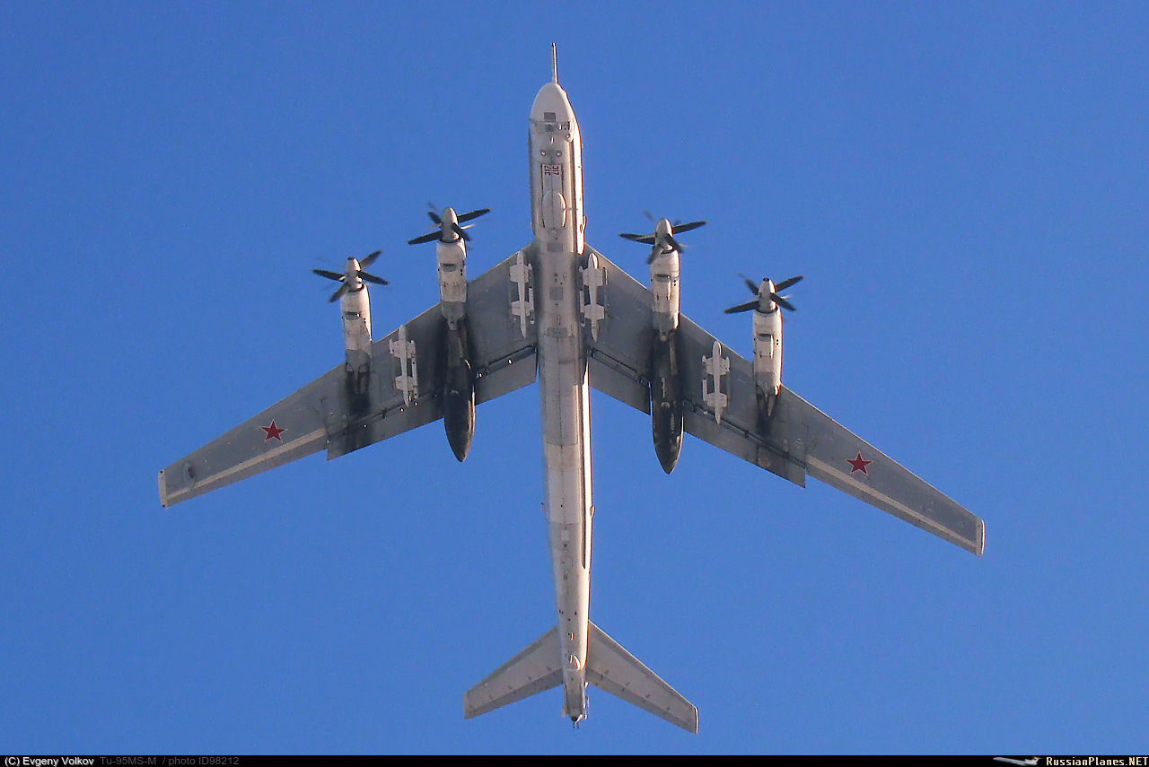 Tupolev Tu-95 y Tu-142  - Página 2 098212