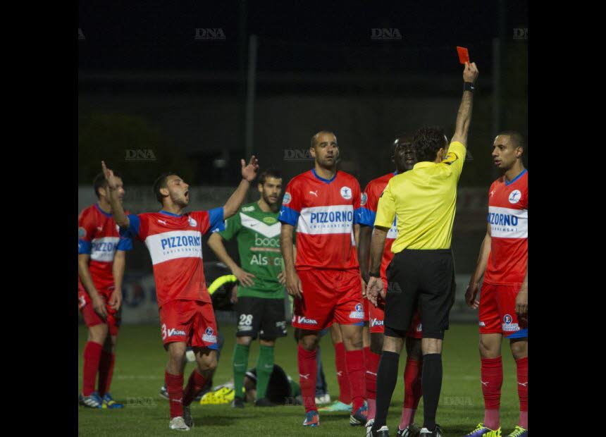 ETOILE FRÉJUS-St-RAPHAËL FC // NATIONAL CLUB ET STADE  - Page 10 On-joue-depuis-24-minutes-ichane-est-expulse-mais-les-colmariens-ne-sauront-pas-en-profiter-photo-dna-julien-kauffmann