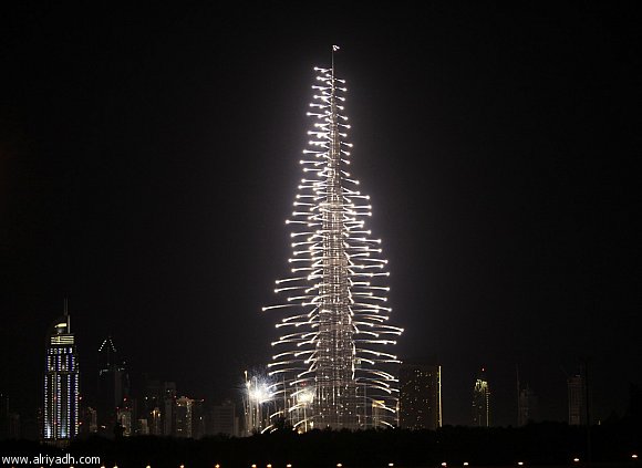 عروض نارية لأطول مبنى في العالم 689589153571