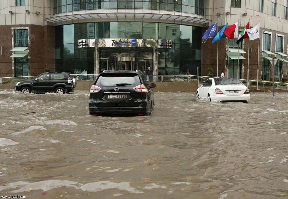 بصورة أمطار غزيرة فى الإمارات 043932484928