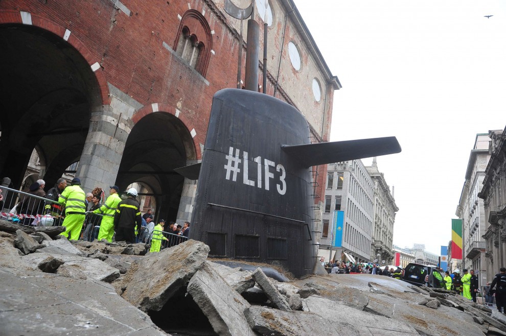 ¿Cómo llegó este submarino a las calles de Milán? Fc300416e0bd8c8d8583881a5b9b2ed9