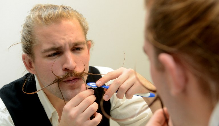 Campeonato Mundial de Barbas y Bigotes Bonus1-0002