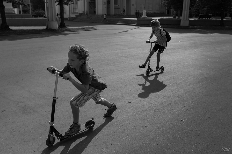 Ancianos y niños en blanco y negro 4