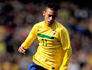 Real entra na briga por Neymar e poderia incluir Kaká, diz jornal catalão Neymar_brasil_x_escocia_get_62