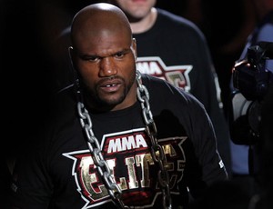 Ausente do UFC Japão, Rampage resmunga no Twitter: 'Grande erro' 12_jones_rampage_01