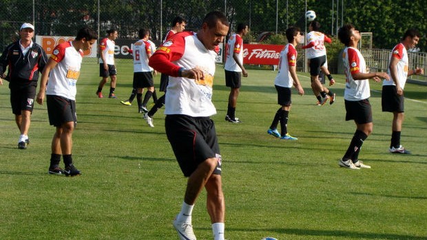 Adilson diz que Luis Fabiano pode ser a surpresa contra o Corinthians Lfabiano3.jpg