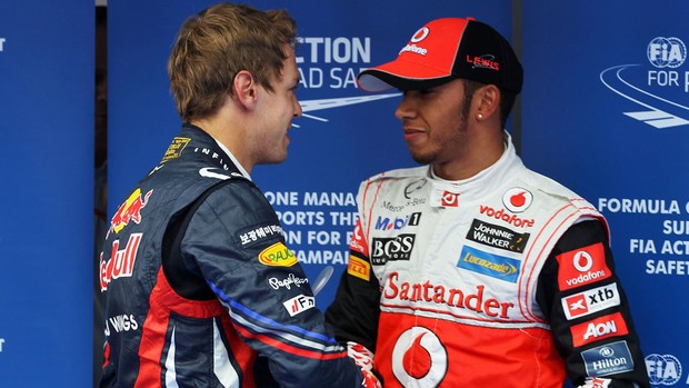 Hamilton voa, faz a pole e acaba com sequência de Vettel e da RBR no ano Hamilton_pole_get_95