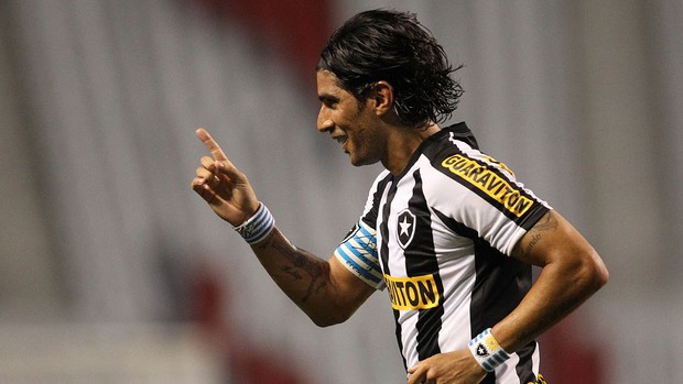 Camisa provisória do Botafogo até março - 2012 Locoabreu_fernandosoutello_agif1024