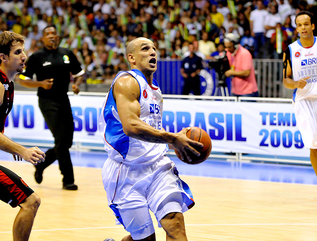 [NBB] Brasília faz o dever de casa e toma a liderança na série final do NBB Bas_alex3_cadugomes_62