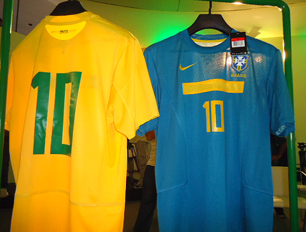 Brasil - Camisa Reserva - 2011 Camisaselecao_gcom-3_60