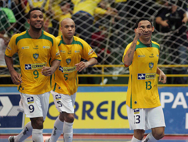 Em ritmo de treino, Brasil goleia Chile na estreia da Copa América de Futsal Valdin-ae