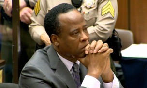 Delegado nega que Conrad Murray esteja recebendo maus tratos, diz site 2011-11-29t181657z_676915096_gm1e7bu06l301_rtrmadp_3_people-michaeljackson