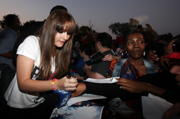  Filhos de Michael Jackson participam de homenagem ao pai 000_150991693