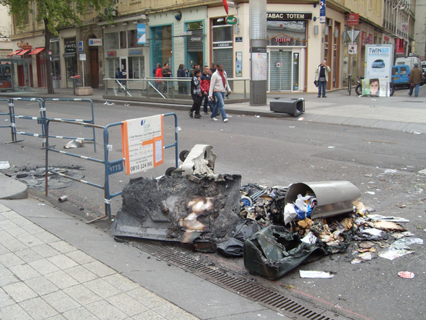 Internautas registram protestos na França Fernanda-buril-almeida1