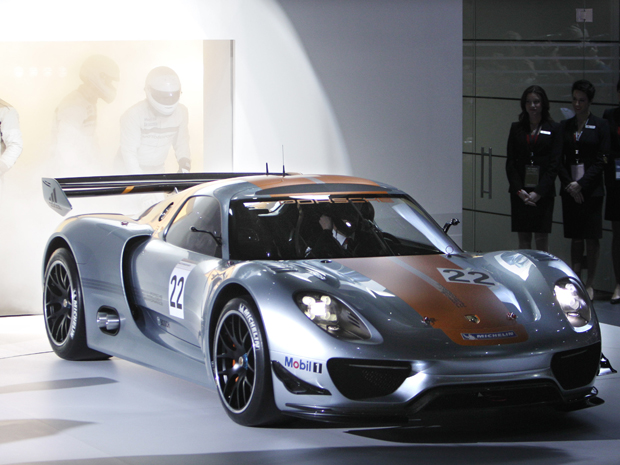 Porsche mostra a versão híbrida de corrida do 918 Spyder em Detroit Detroit-auto--913