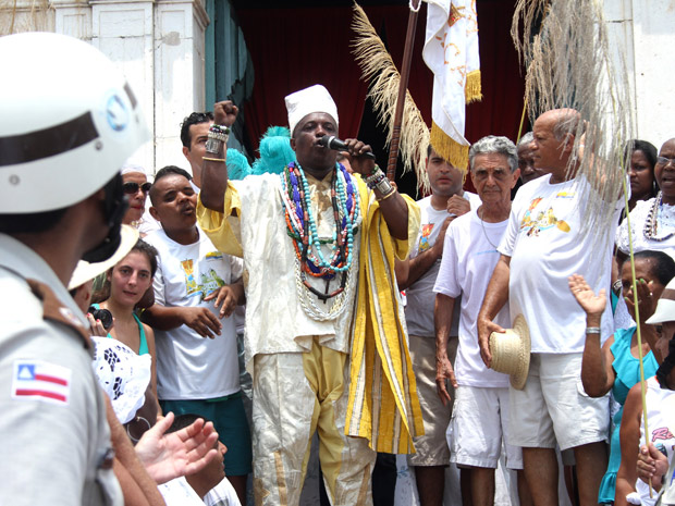 'Ô coisa ruim', diz dona Canô, 103 anos, após fazer brinde com cerveja Pai-pote620