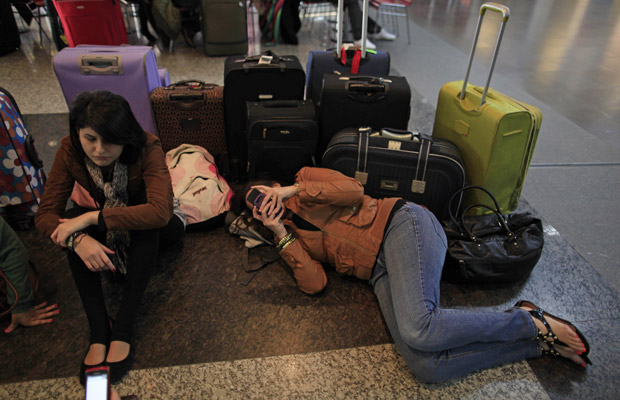 Aeroportos de Buenos Aires voltam a operar após cinzas vulcânicas 1____________