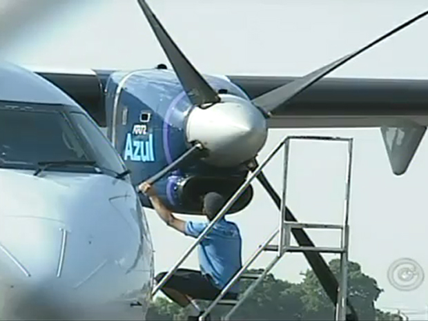 [Brasil] Turbina de avião pega fogo depois de decolar em São José do Rio Preto (SP) Azul