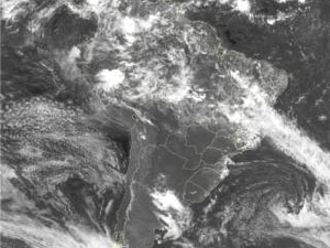 [Brasil] Nuvens de cinzas vulcânicas fazem TAM cancelar 12 voos no Sul do país Satelite-epagri-ciram300