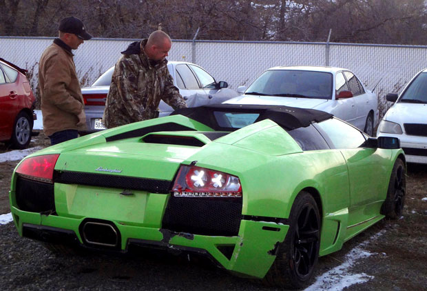 Americano ganha Lamborghini em sorteio, bate após 6 h e quer vendê-la Correction-lamborghin_fran_1