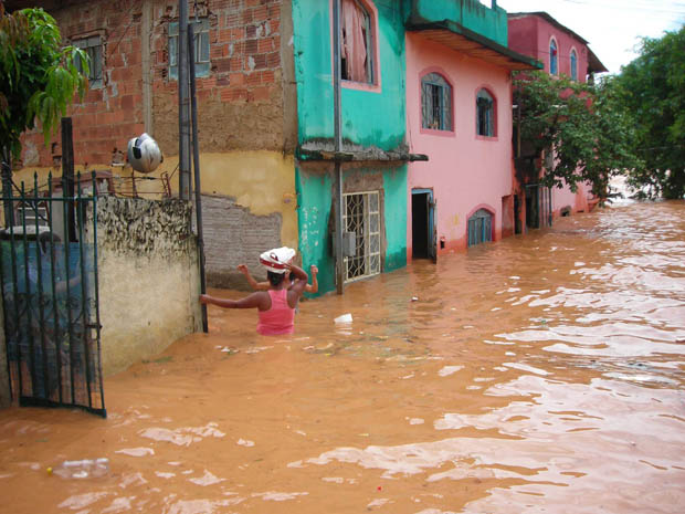 Alerta máxima en Brasil: lluvias generan deslizamientos e inundaciones (+fotos) Minas_620