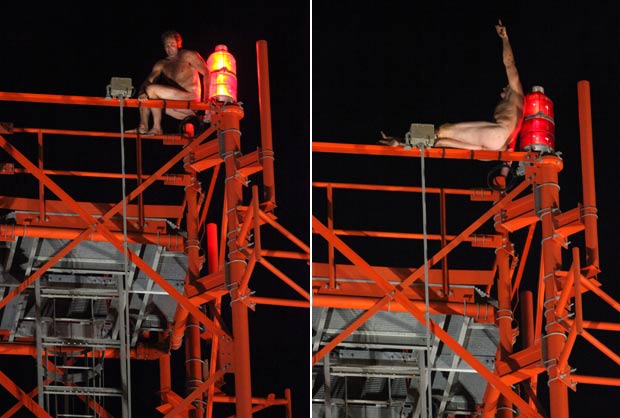 Polícia oferece hambúrgueres para convencer 'peladão' a descer de torre Sem-titulo-7