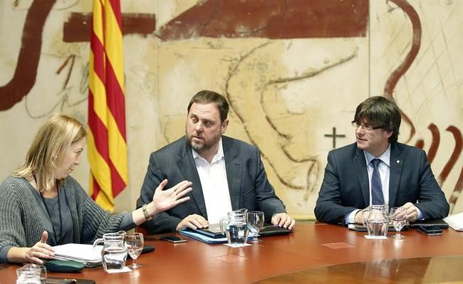 La Generalidad obedece a la CUP y "absuelve" a los encausados por 'kale borroka'  Munte-junqueras-puigdemont