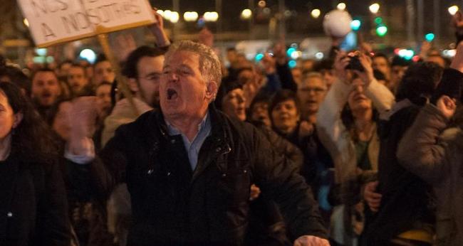 ¡Qué bien se maneja la izquierda en la calle!¡Es lo suyo! - Página 2 Genova-pp