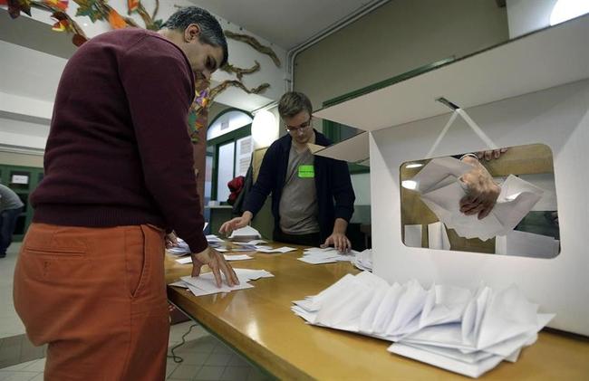 Los correos del 9N: "¡Estamos jodidos! Sólo soy un director al que están metiendo en un follón"  9n-consulta-voluntarios