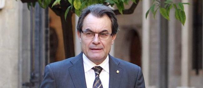 Mas pide a Rajoy que incluya en su 'plan' una consulta sobre la Constitución Artur-mas-210114