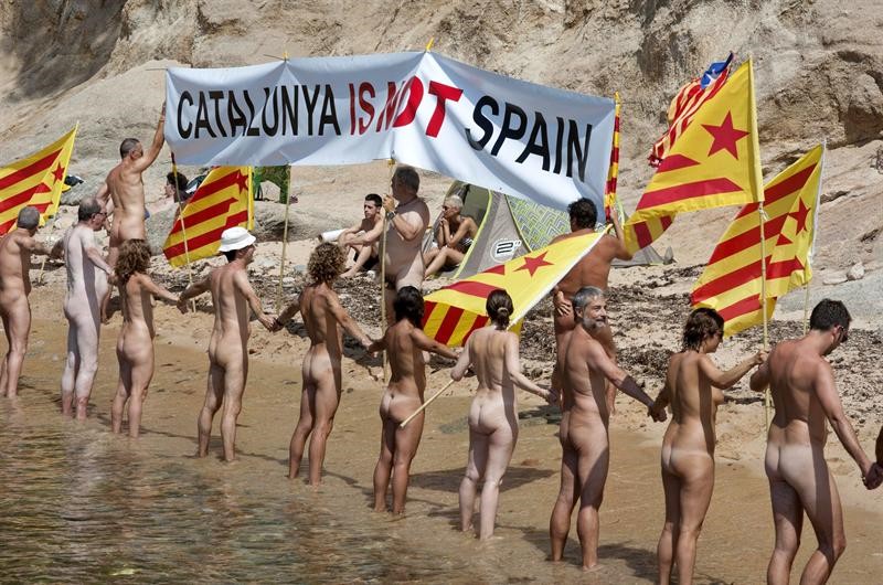 Barcelona city - Página 14 Nudistas-por-la-independencia-1