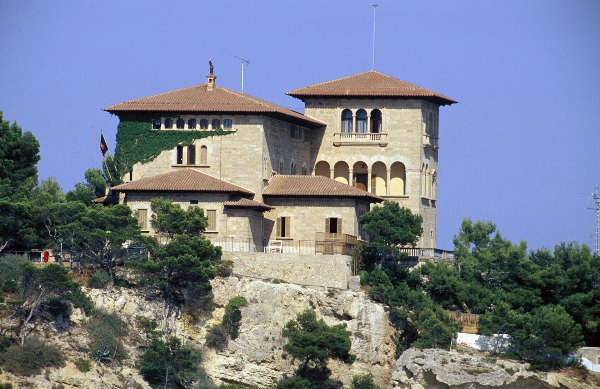 ESTUDIAN ABRIR LA RESIDENCIA "MARIVENT" AL PÚBLICO Palacio_marivent_vista_peque