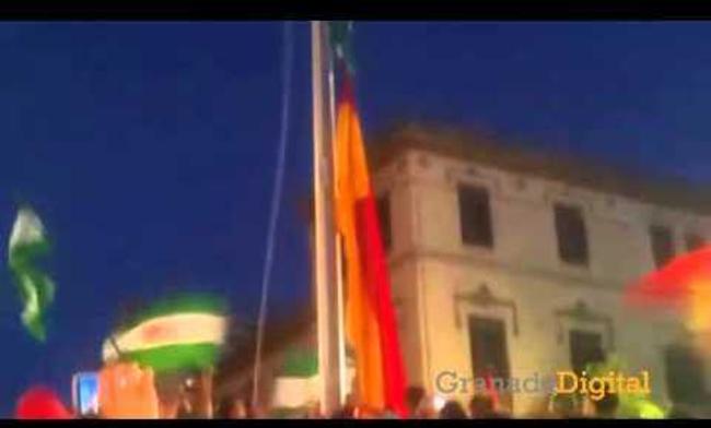 Un alto cargo de la Junta participó en un acto de ultraje a la bandera nacional  Ultraje-a-la-bandera-espanola-en-granada-yD1E2dM6jsE