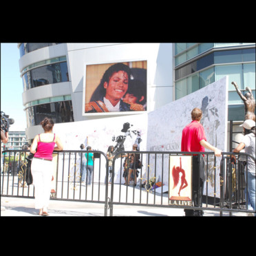 Cérémonie publique en hommage à Michael Jackson, Los Angeles, 7 juillet 2009 (photos et vidéos de l'événement) 3387172ibqwt_1350